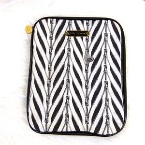 Betsey Johnson Tablet Travel Case